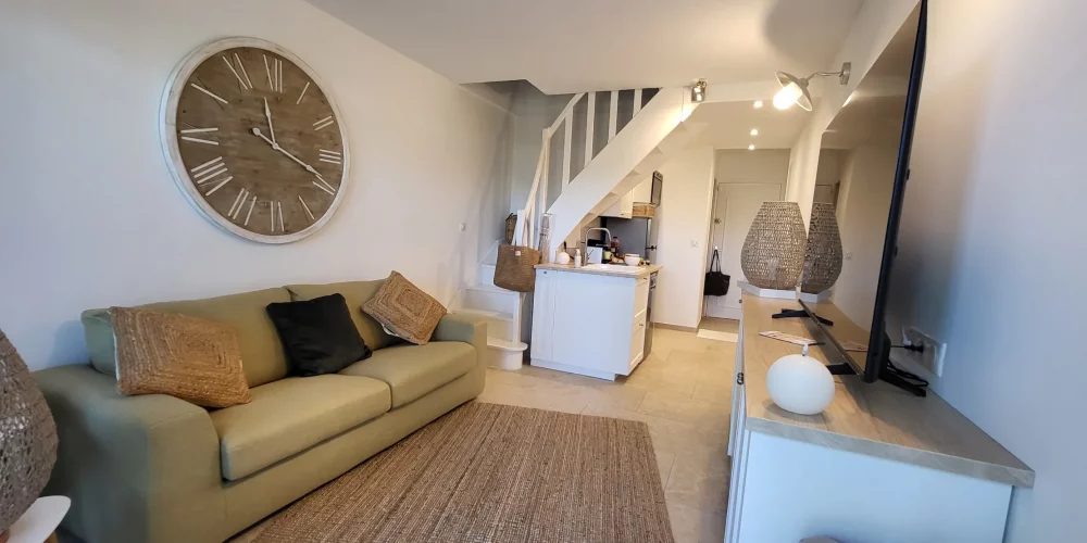 4vvk_2f1ccd7c-e1f4-4d48-980e-c61c84943423